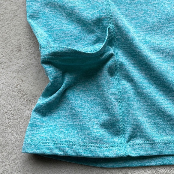 Workout Top in turquoise size L, fitted, side pocket wonderful condition - Picture 2 of 6